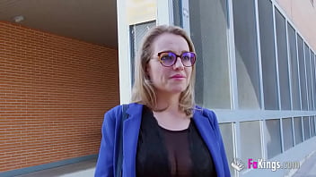 250&euro; convierten a este hombre mayor en un se&ntilde;or apreciado para la guarrilla de Lily