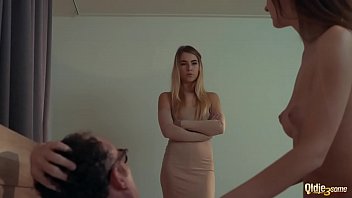 A estas jovencitas las excita tener sexo con abuelos pollones que las penetran por todos sus agujeros