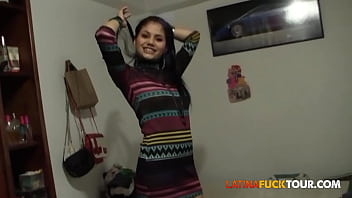 Apretado latina joven mujer coño estirado por enorme polla