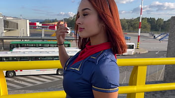 AZAFATA COLOMBIANA chupa polla en el AEROPUERTO y luego se la FOLLAN! SEXO EN P&Uacute;BLICO -Abella olsen