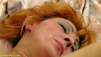 cachonda pelirroja peluda arbusto alemán maduro consigue extrema áspero follada por su joven toyboy