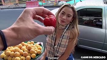 CARNEDELMERCADO – Anastasia Rey – MILF tetona recogida para una película porno con dos chicos