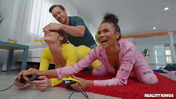 Charly Summer – Mira la escena completa en https://RKFULL.com