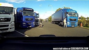 Checa perra rubia calle puta lo quiere duro
