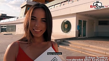 Chica flaca de pelo negro sale con un turista sexual alem&aacute;n