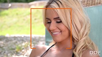Cum Play With Me – Rubia le encanta follar al aire libre