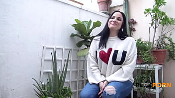 Cuquita adora a los jóvenes y bajitos porque le encanta cabalgarlos y romperlos!