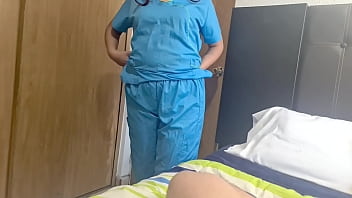 enfermera nalgona necesita un rico anal después de su turno en el hospital