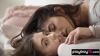 Flacas lesbianas italianas descubriendo sus cuerpos