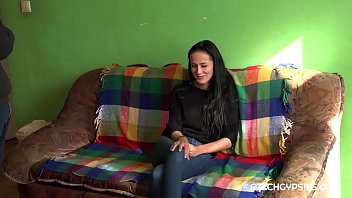 Gitana cachonda muestra sus grandes labios