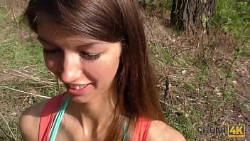 HUNT4K. Alta hot da rno culo para Duro al aire libre