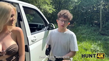 HUNT4K. Cuck Spook. Sexo caliente con Era Queen y Charlie Dean