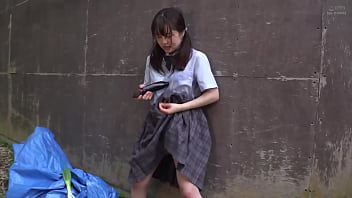 &iexcl;El apogeo al aire libre de una chica que est&aacute; perturbada y perturbada sin importar d&oacute;nde est&eacute;!