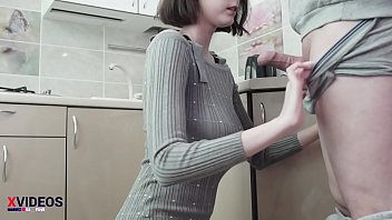 &iexcl;Ella me quit&oacute; los pantalones justo en la cocina! &iexcl;A la se&ntilde;orita Floyd le encanta el sexo! &iexcl;Sexo con una modelo alta y linda con