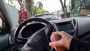 &iexcl;Paja arriesgada en la calle para estudiante en p&uacute;blico!