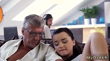 Jovencita negra masturbándose gran polla negra follar asiático
