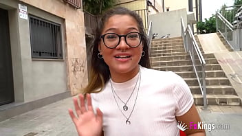 La amateur Beth Choy quiere cumplir su sue&ntilde;o y convertirse en PORNSTAR!