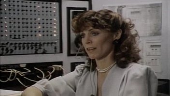 La estrella del porno Laurie Smith dando una mamada