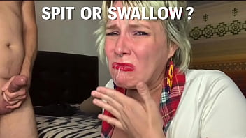 Le encanta follar, pero &iquest;tragar&aacute; semen? con sexyspunkygirl
