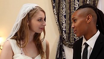 Lesbianas negras y rubias se divierten con sus co&ntilde;os calientes