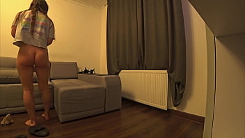 Marido y esposa follan despu&eacute;s del trabajo.Video casero real