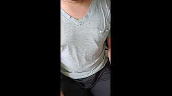 me follo a la mam&aacute; de mi amigo en su casa