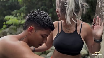 Mi primera vez con mi hijastro en el r&iacute;o -Monique Fuentes y Danner Mendez