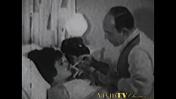 MILF folla en un viejo video porno retro