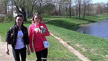 Mujer follada por el culo en el bosque