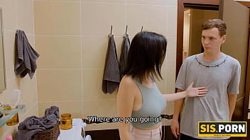 PORN. Kinky guy se aprovecha de la hermosa chocho de su propia hermanastra
