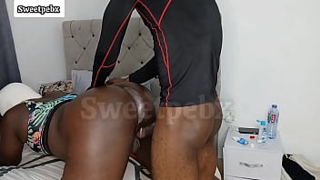 Sí, me cogió. Deliciosa polla negra – Porno gay ghanés. Sweetpebx – 2025