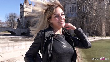 SCOUT ALEM&Aacute;N – CHICA DE TETAS ENORMES SE SEDUCE PARA FOLLAR A BAREBACK EN UN TRABAJO DE MODELO FALSO