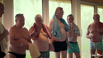 Sexo con varios abuelos al mismo tiempo