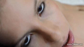 Sexy perfecta latina teniendo una enorme masturbación en solitario