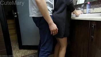 Termina en mis bragas y estíralas antes del trabajo, Coño de una esposa hermosa