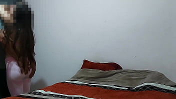 Viejo rabo verde seduce a morrita  aun en edad de bachillerato –  La ve en la calle y le ofrece dinero el viejo puerco y la tonta chamaca cae en sus garras, sus
