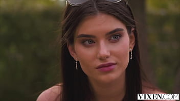 VIXEN Morena no puede resistirse a una polla dura