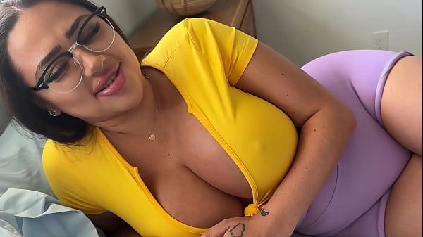 Gordita culona se cepilla al cuñado en el despacho